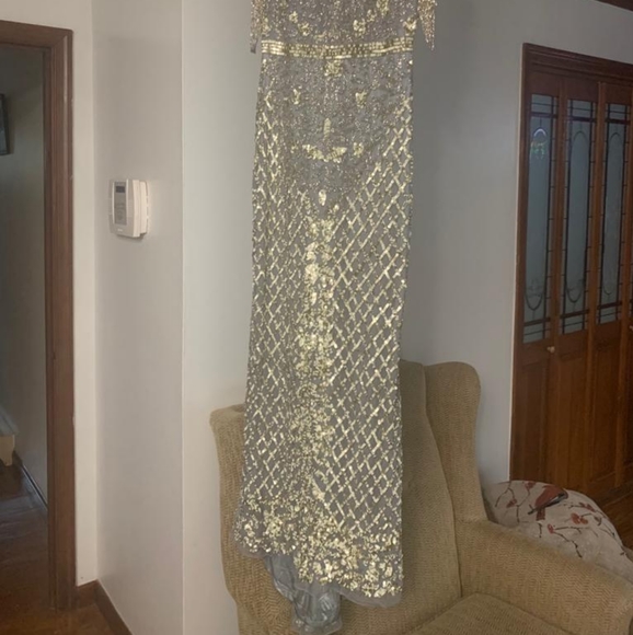 Formal dresses - Picture 3 of 5